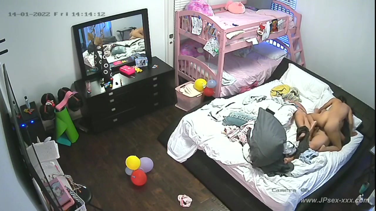 Hackers use the camera to remote monitoring of a lover's home life.599