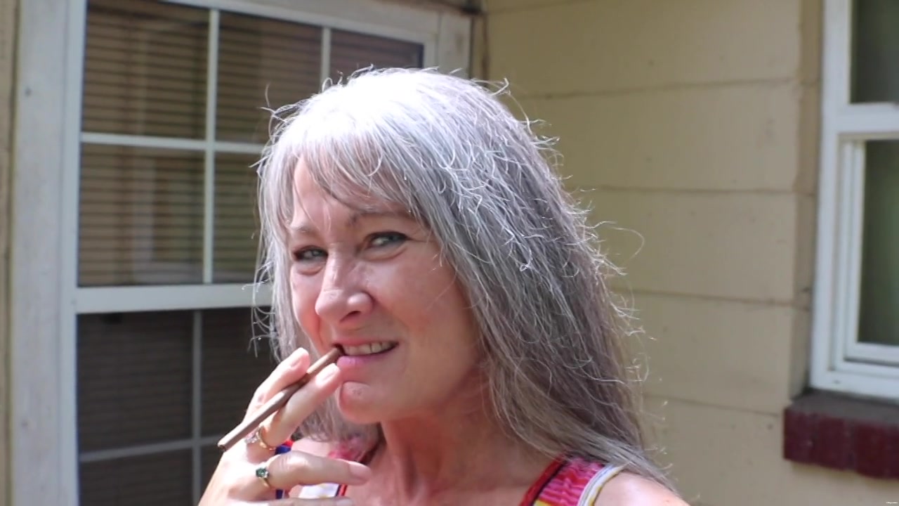 Leilani Smoking Confession - Milfonblack