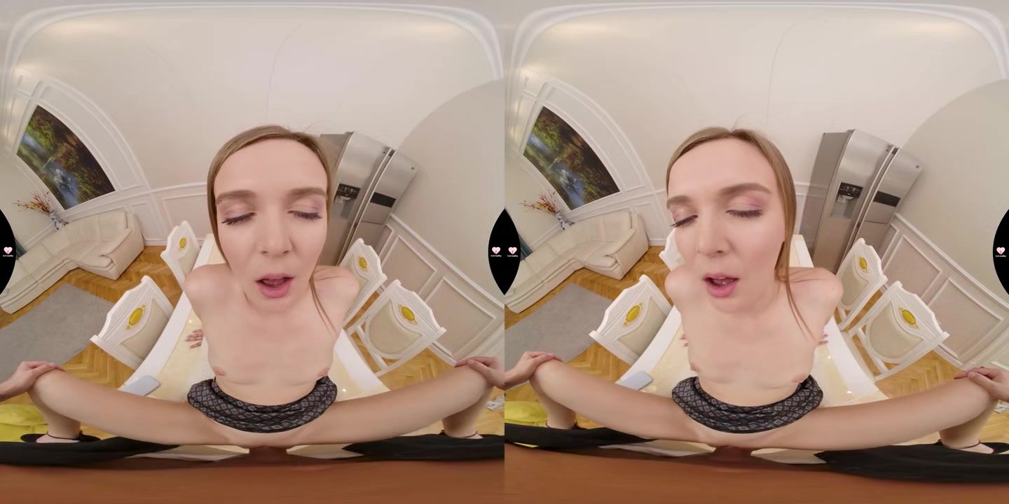 Exploring Her Pussy In The New City - LustReality