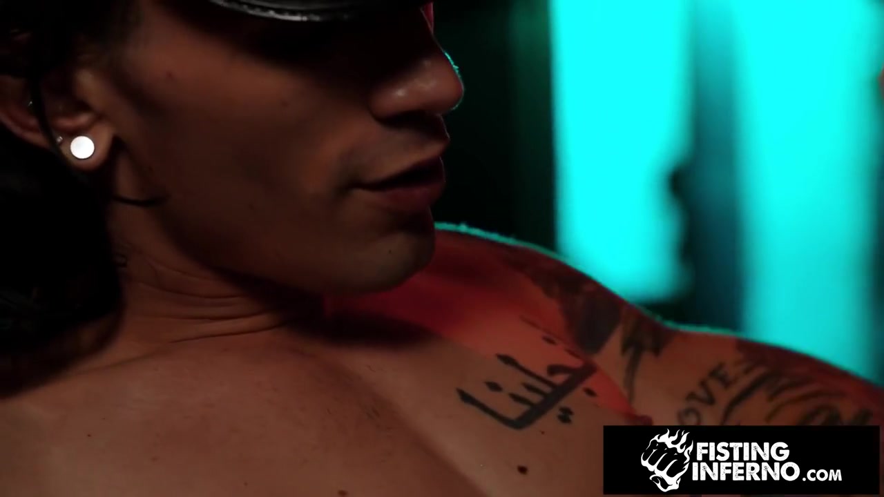 Cumbitch Spitroasted By Beefy Muscle & Hunk Bbc - Quin Quire