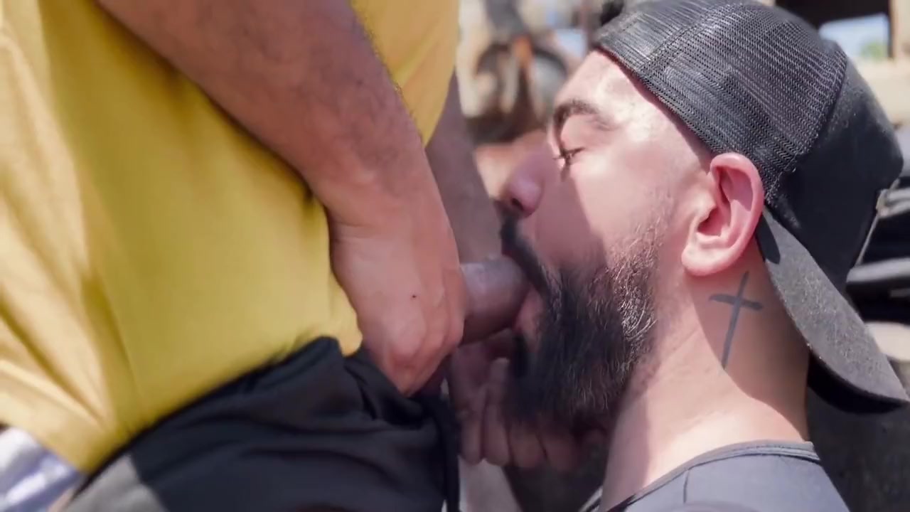Mecanico Foi Trabalhar De Calcinha E Levou Pau Do Parceiro Roludo - Full Red 6 Min