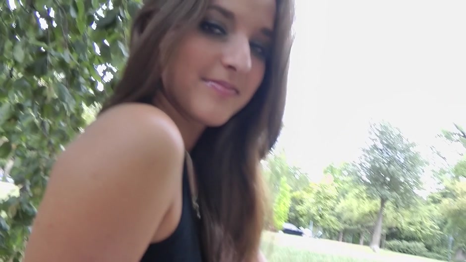 Beautiful gal enjoys wild hardcore sex in nature