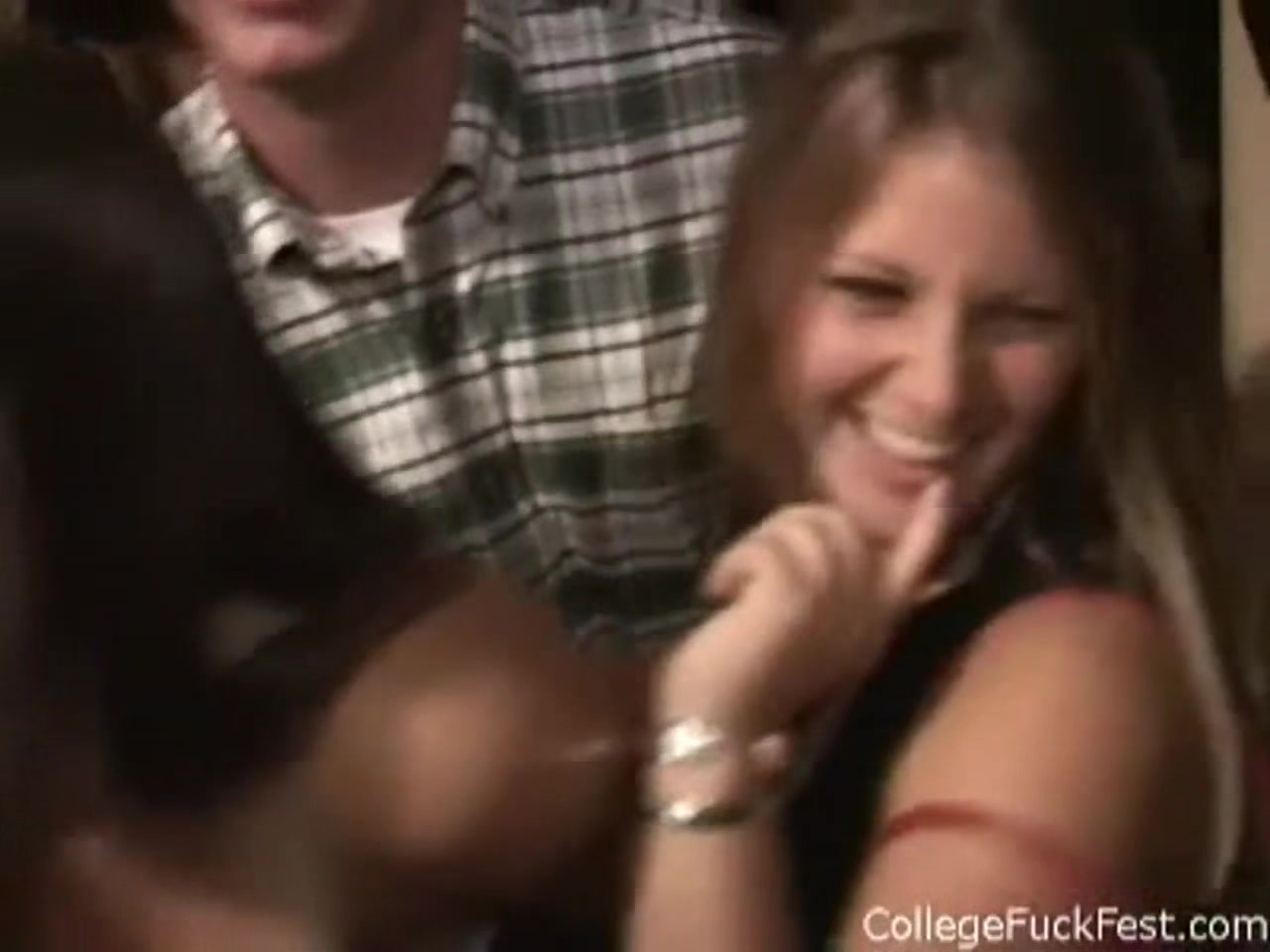 Kissing coed teens get busy in amateur party