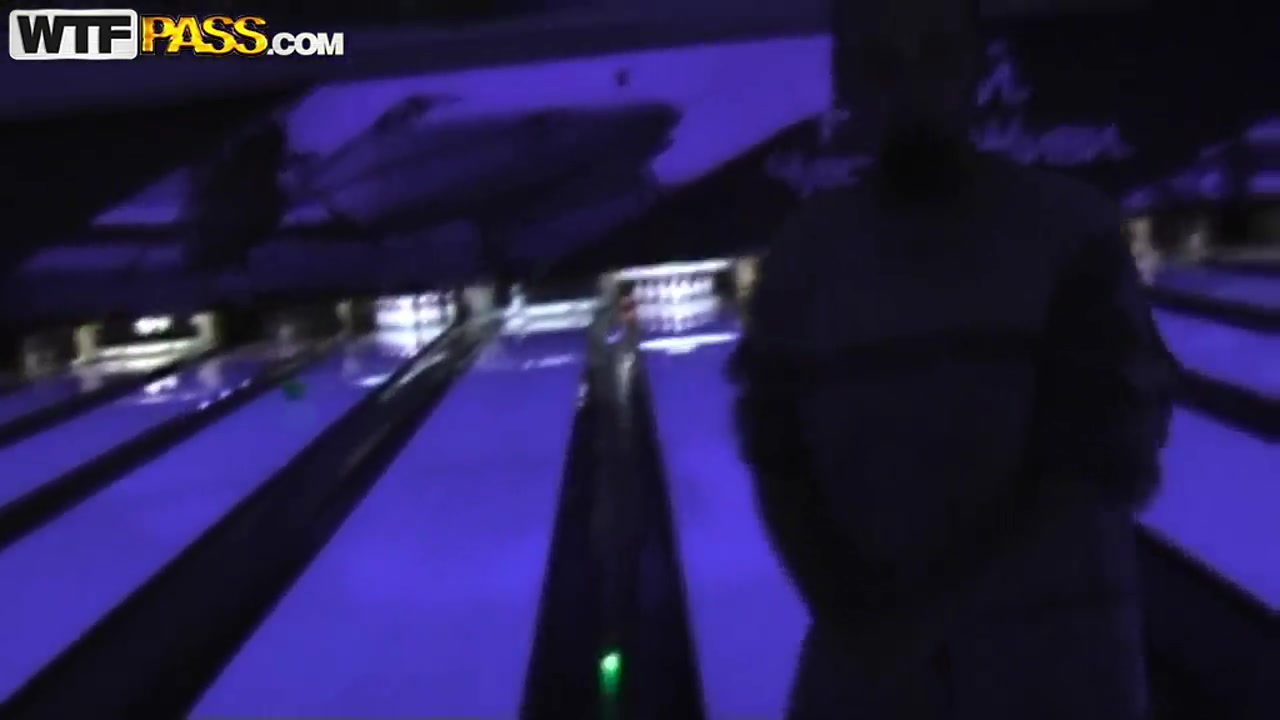 Man tries to seduce his GF to screw on camera