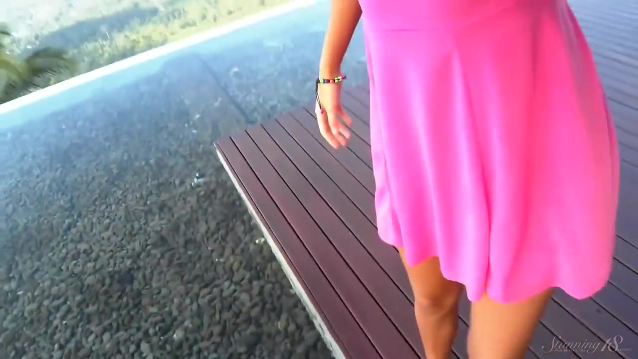 18 Year Old Model Melena Starts Rubbing Her Clit By The Sea!