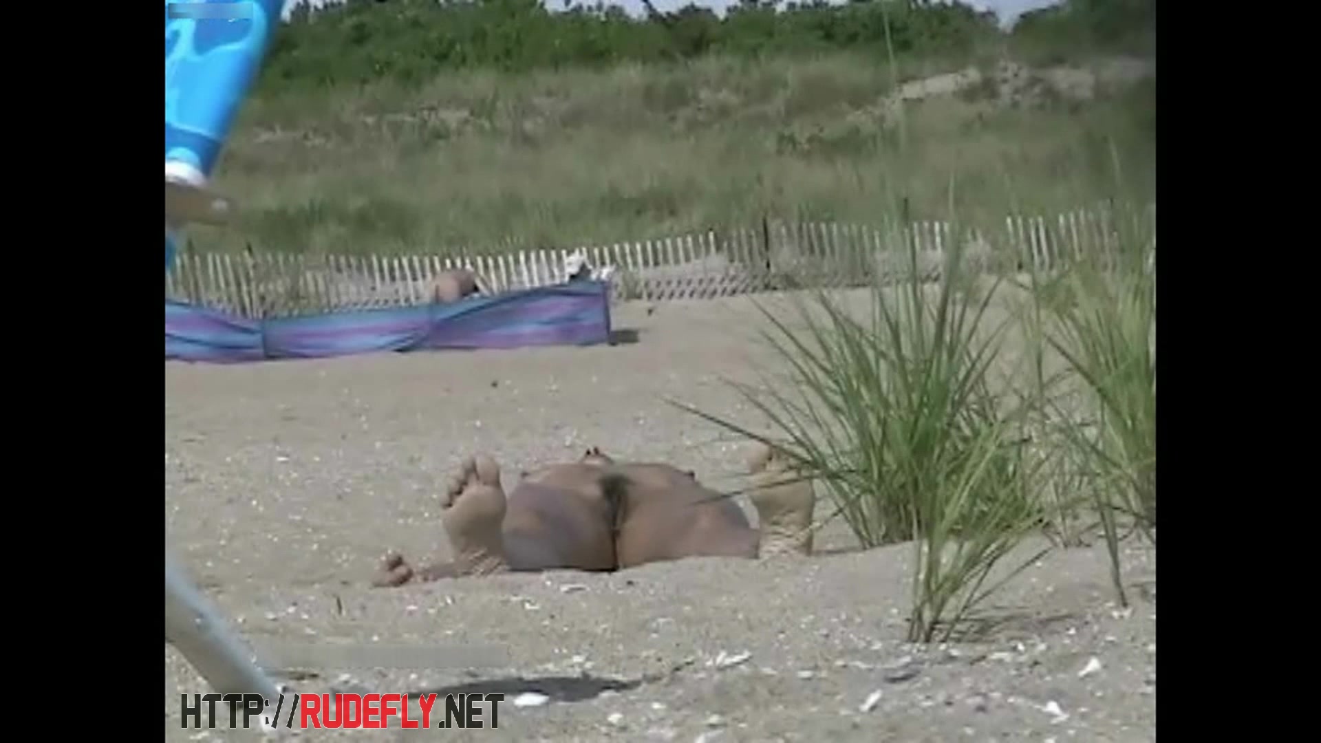 Nudist beach camera hunting for naked pussies