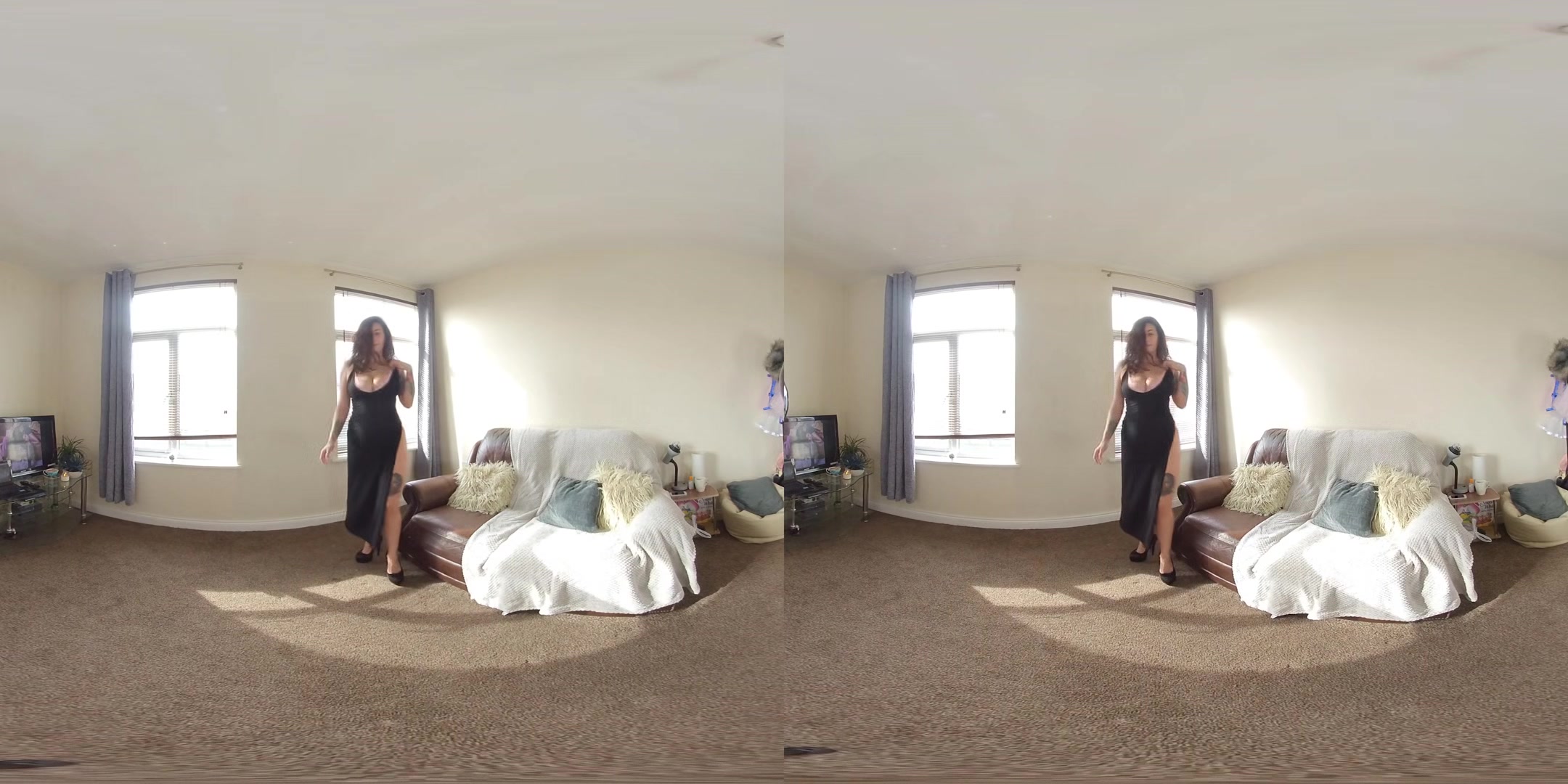 Roxy Love, British Alt Model Enjoys A Daytime Strip