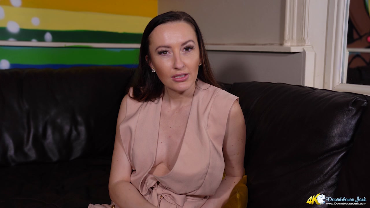 Corporate Cleavage - DownblouseJerk