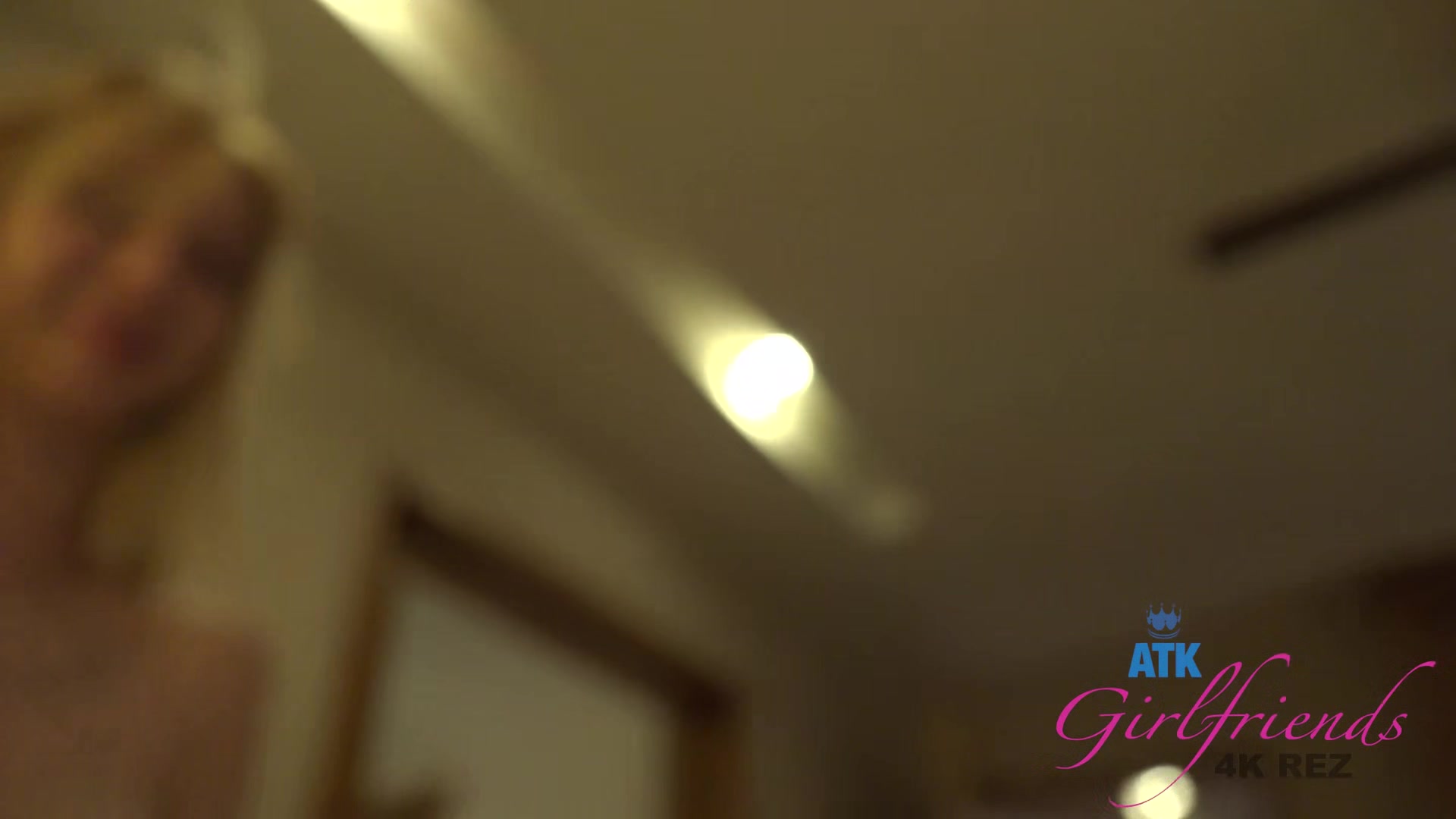 She Gives You A Little Massage, And Gets Your Cock Nice And Hard
