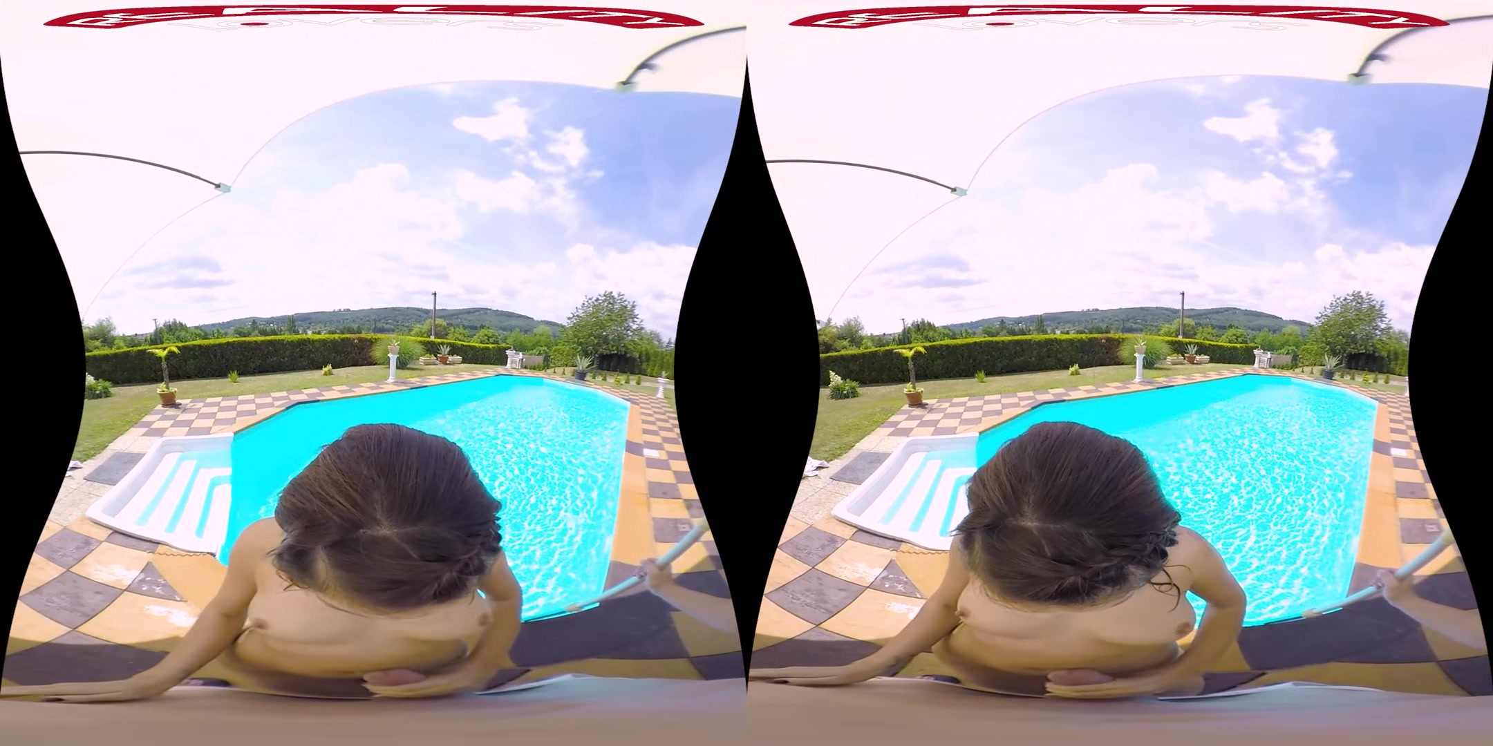 Seducing The Poolboy - RealityLovers