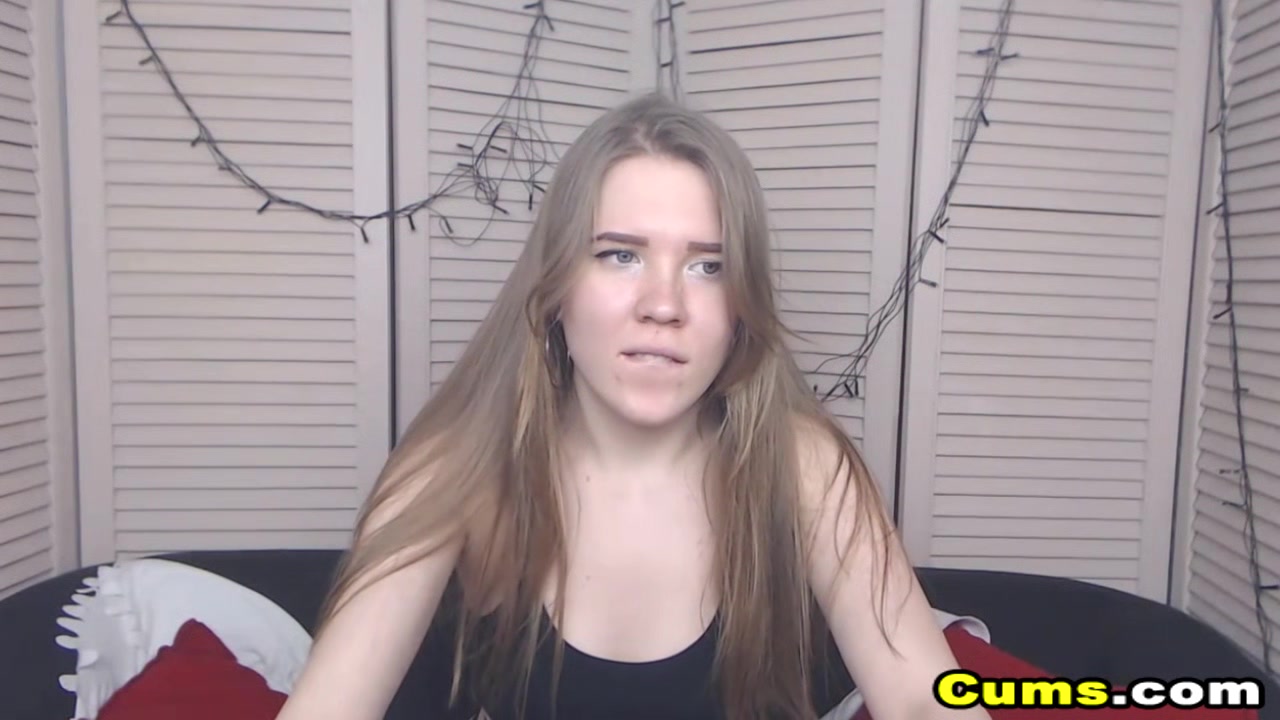 teen 18+ With Nipple Piercing Playing Her Pussy