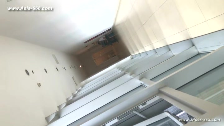 chinese girls go to toilet.136