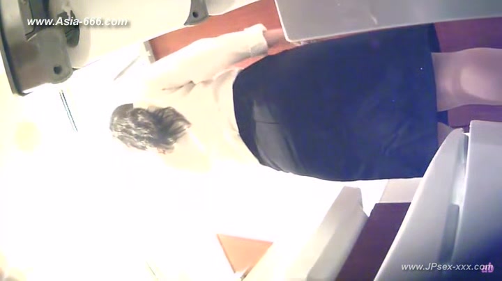 peeping Korean restaurant toilet.22
