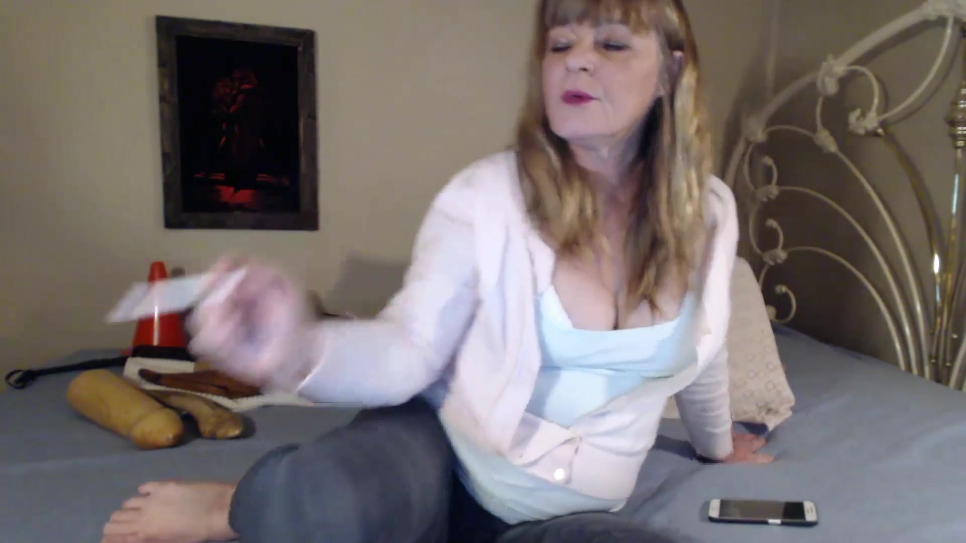 Smoking Fetish & Hairy Pussy Masturbation - TacAmateurs