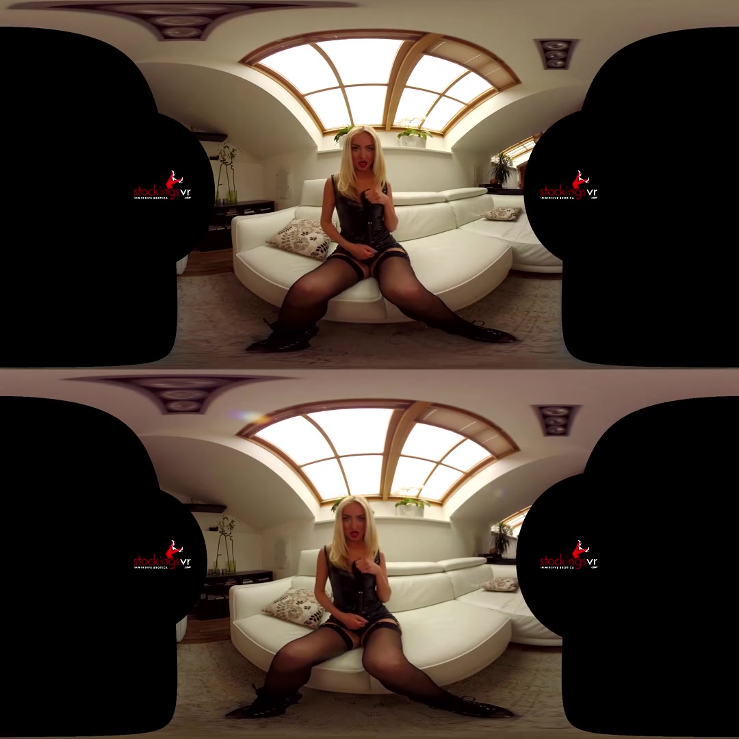 Victoria Puppy in Crotchless C*nt Victoria Puppy - StockingsVR