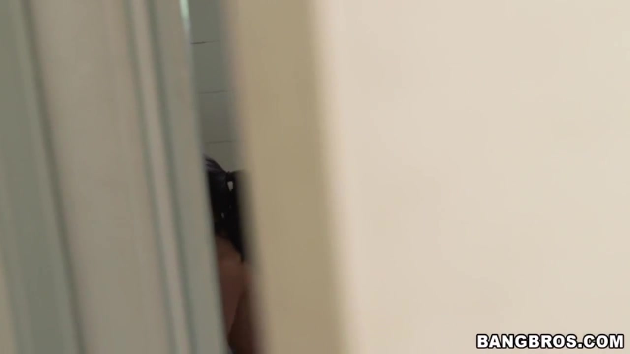 Cleaning Girl with tight body soon to get fucked