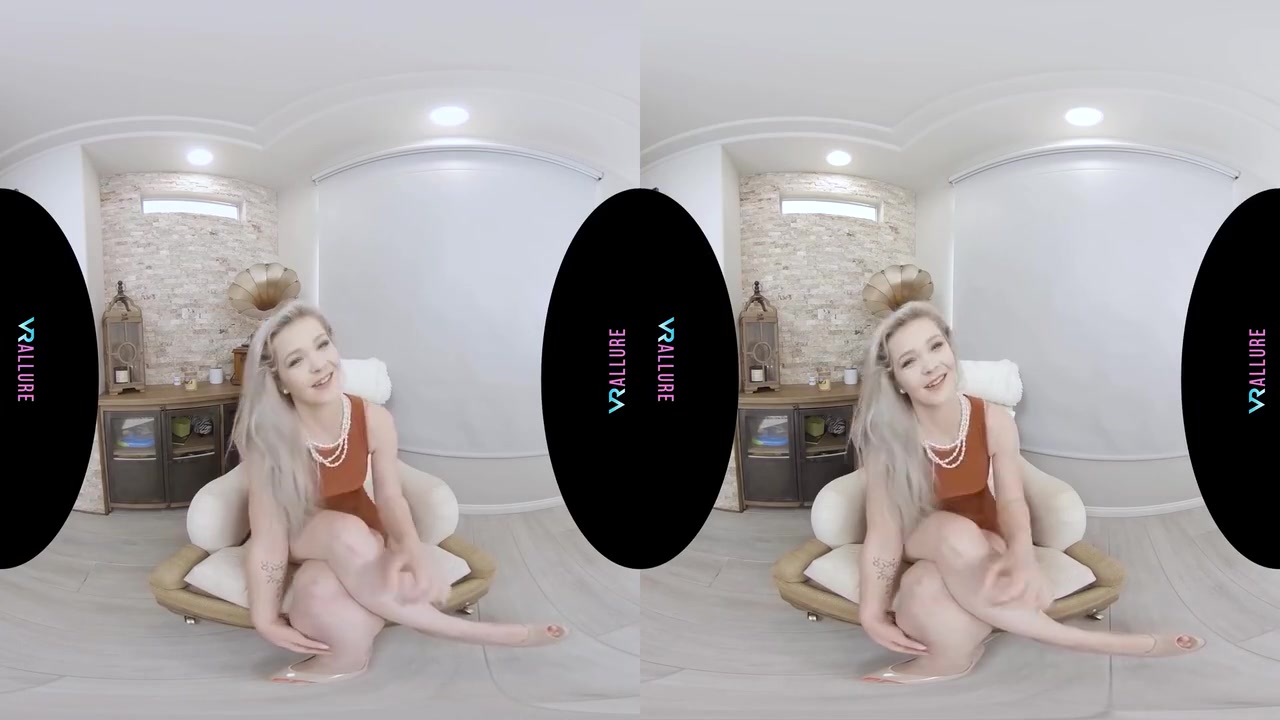 Virtual Reality In Kay Loves Her Toys!
