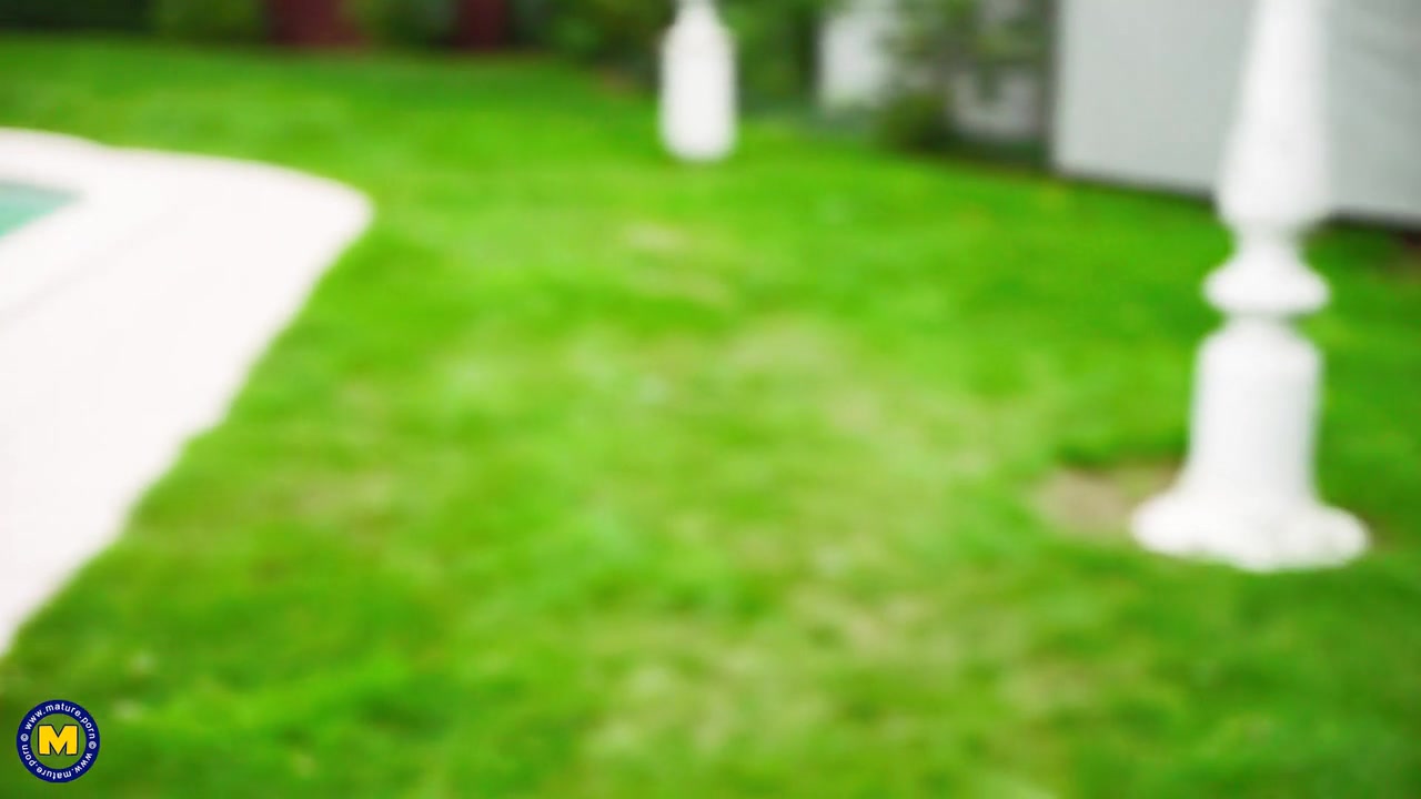 These Scissoring, Pussy Eating Old And Young Lesbian Get It On In The Garden - MatureNl