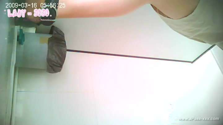###ping chinese girl go to public toilet.1