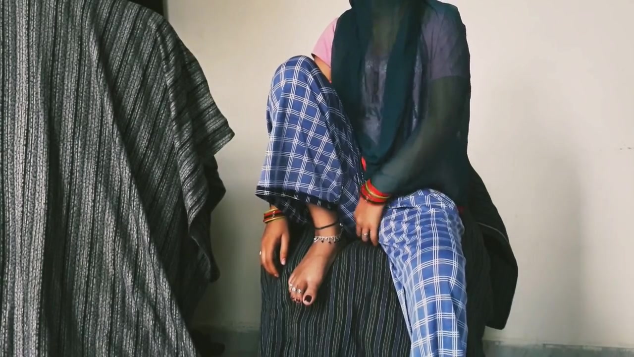 Muslim Bhabhi Ko Kitchen Me Khade Khade Choda - Cum Swallowing Bhabhi
