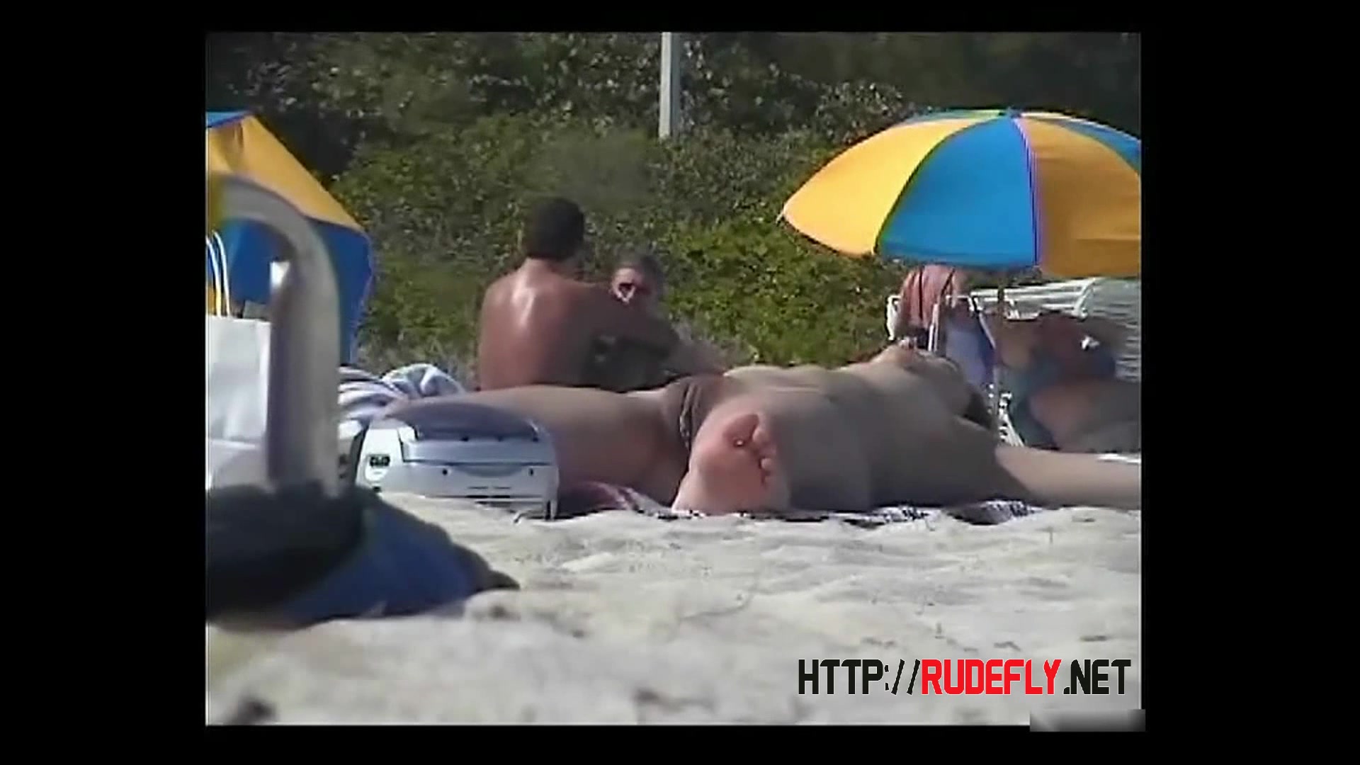 can't believe how many chicks are on the nudist beach
