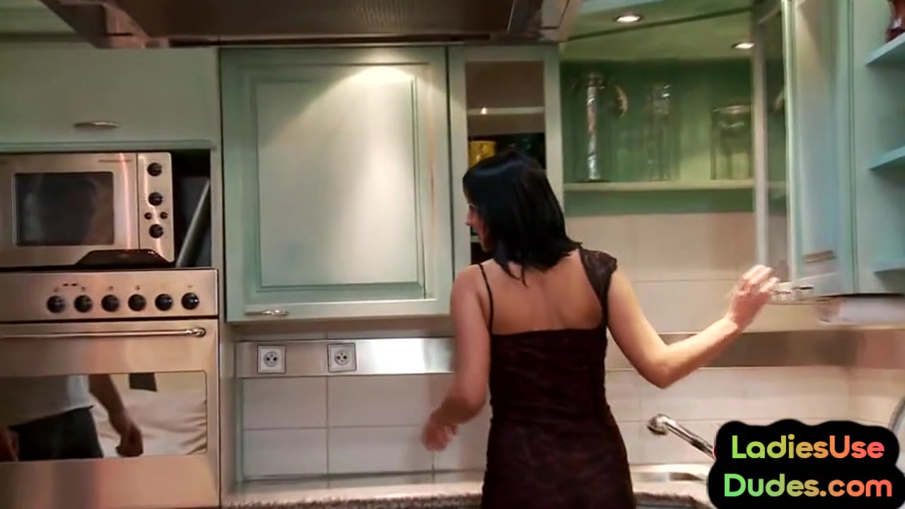 Pegging femdoms drills guy at home in CFNM 3way with dildo