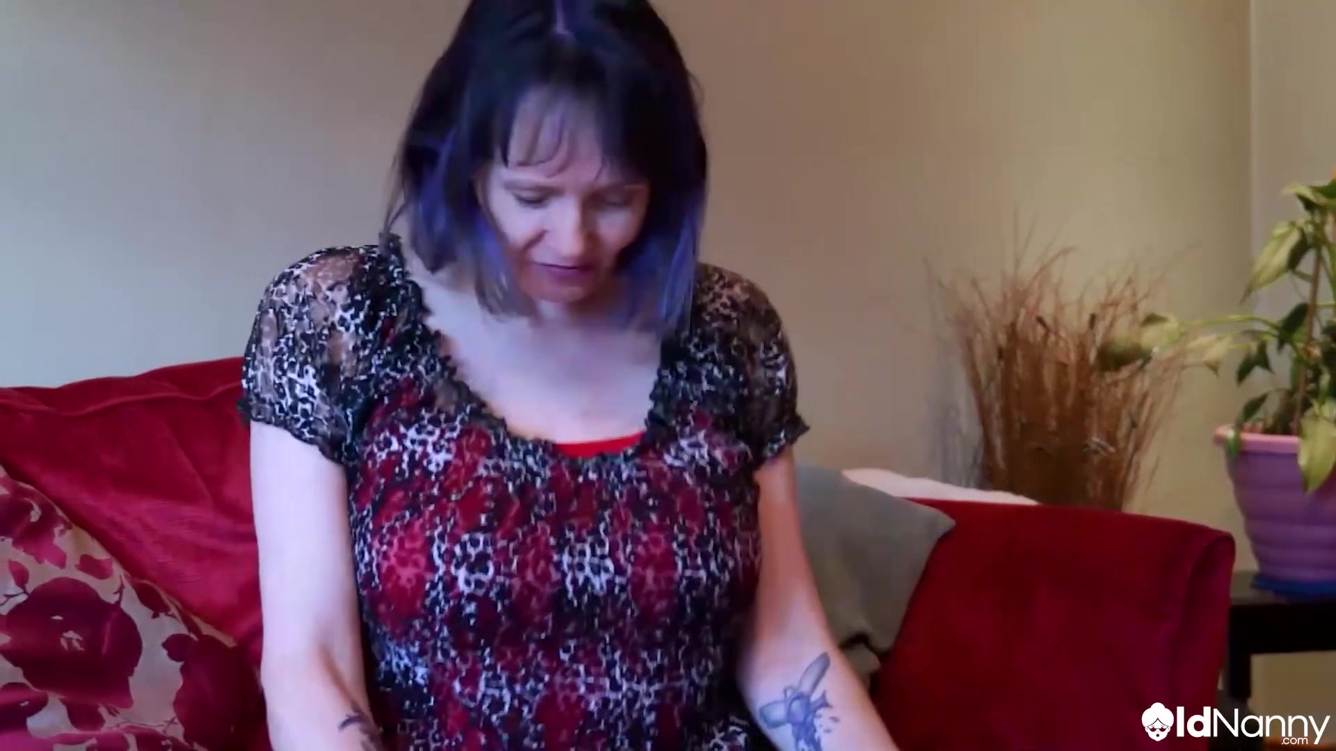 British Mature MILF Tigger Sensual Striptease And Toy Play