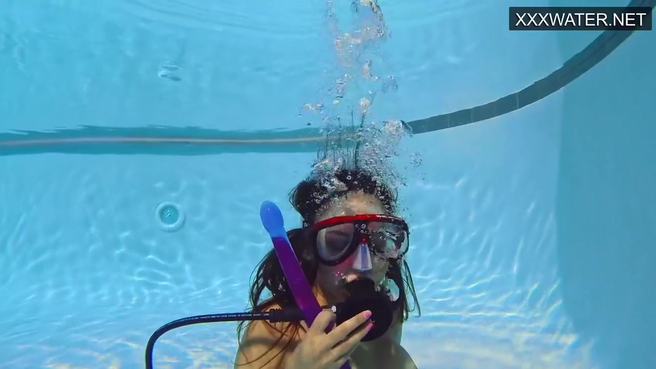 Lana Tanga Shows Underwater Orgasms To You