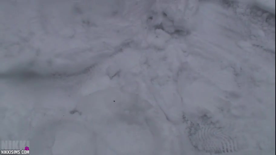 Nikki Snow Ball Fight Video