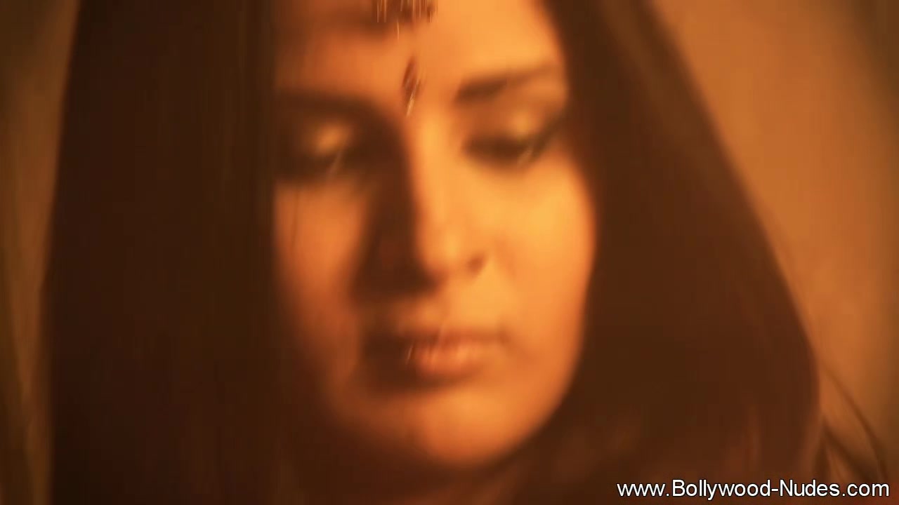 Bollywood Hottie Babe Loving The Attention To Enjoy
