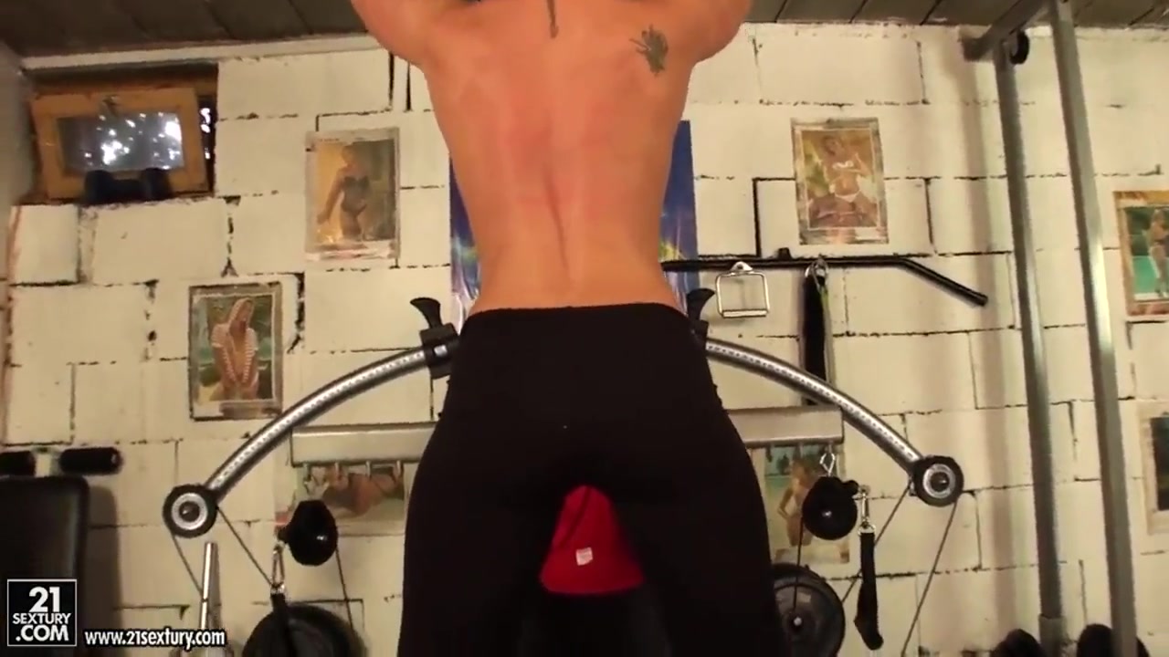 Blonde babe Kathia Nobili stretches her twat in gym