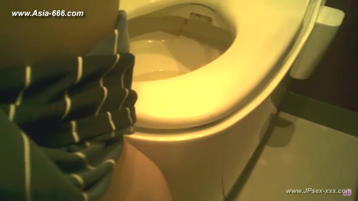 peeping Korean restaurant toilet.23