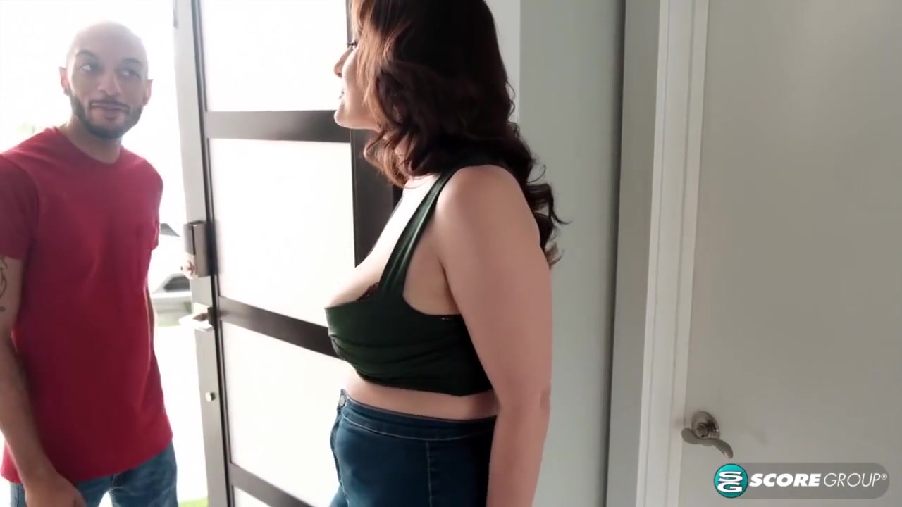Melody Mynx In Busty Milf Meets Her New Neighbor