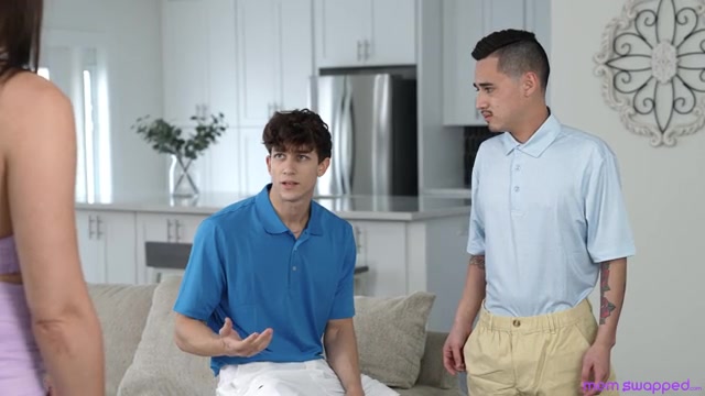 Tee Time On Our Stepmoms - S3:E5 - Momlover