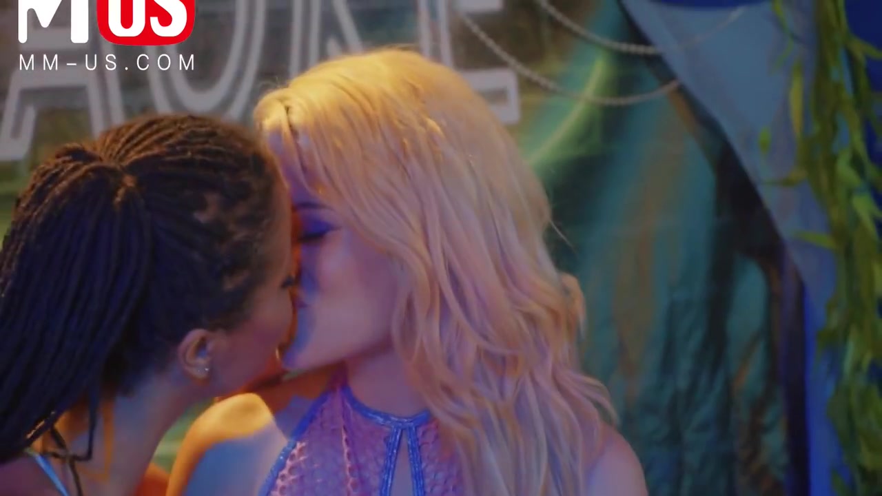 Christian Castillo, Kira Noir And Destiny Cruz - And Get Hot And Dirty 9 Min