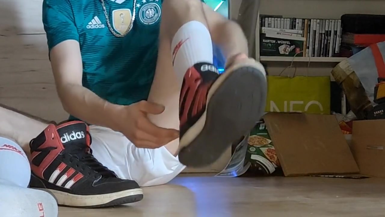 ger Horny Soccerboy In Smelly Nikesocks Shows Hisself For Video