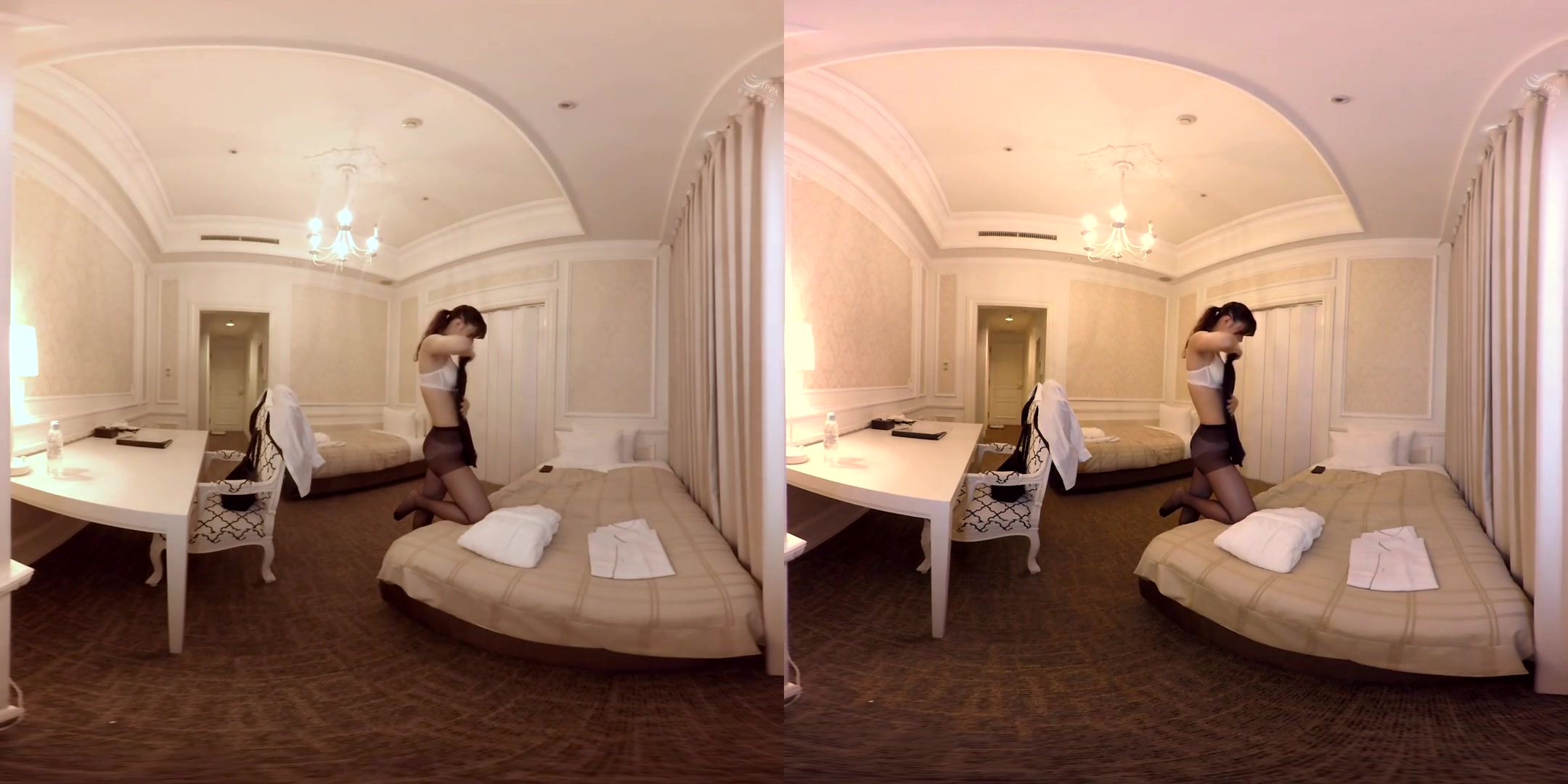 Sneaking In to the Girl's Only Hotel and Spying on the Masturbating OL; peeping Japanese JAV fingering masturbation
