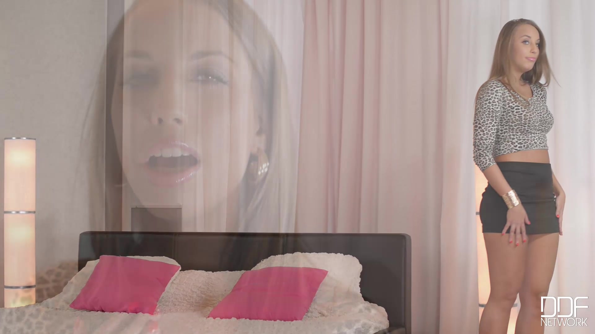 Tour My Body! - PornWorld