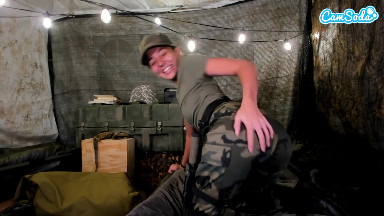 Horny Amateur Solider Masturabtes on Live Stream from Quarters