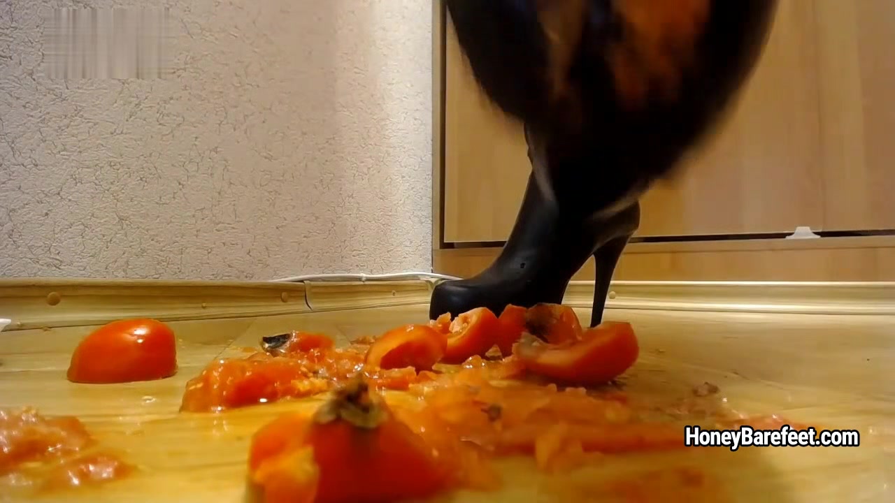 Miss Honey Barefeet - Filthy Bootbitch Loser