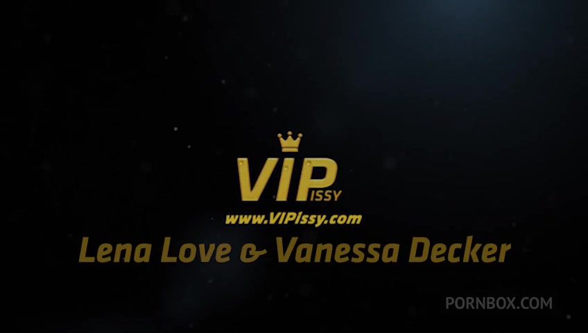 Stretching Showers with Lena Love,Vanessa Decker by VIPissy - PissVids