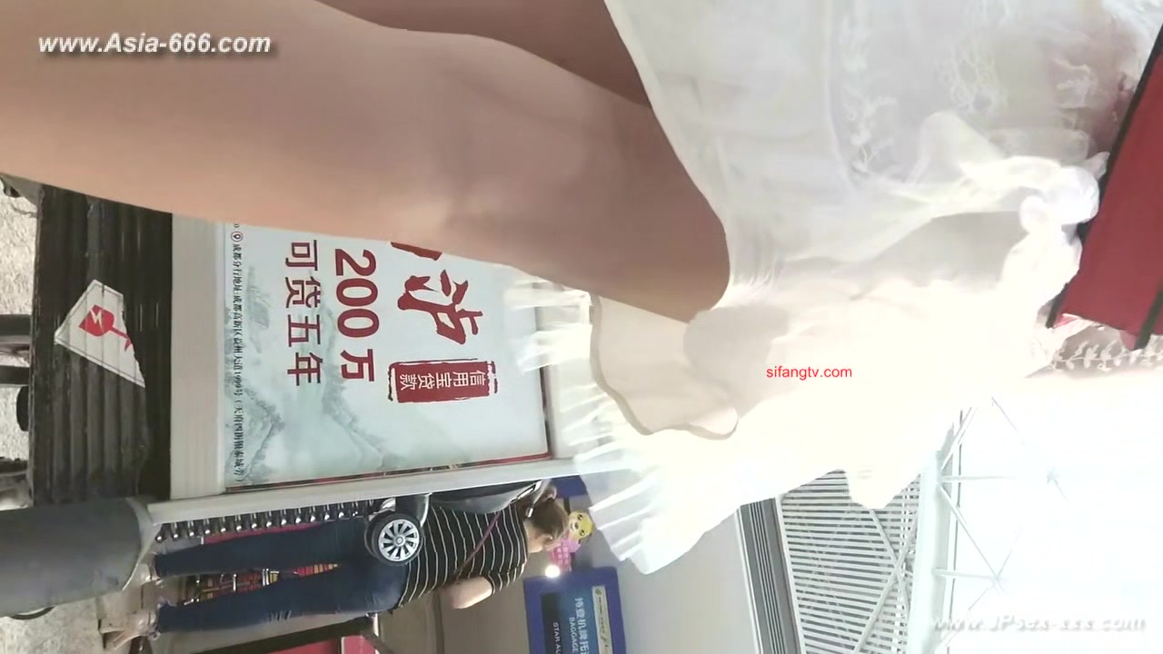 peeping chinese amateur upskirt.103