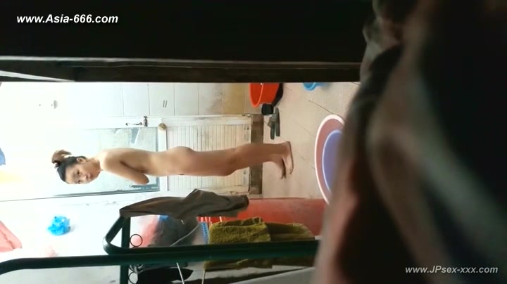 peeping chinese girls bathing.16