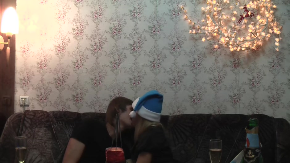 Logan in homemade porn showing a bitch humping her lover