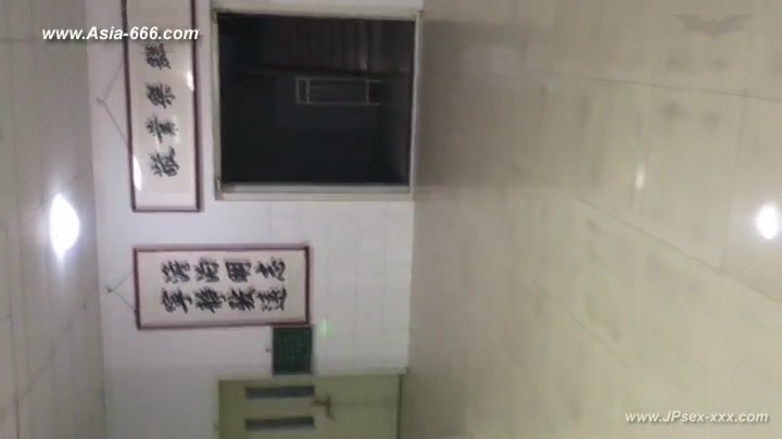 chinese girls go to toilet.75
