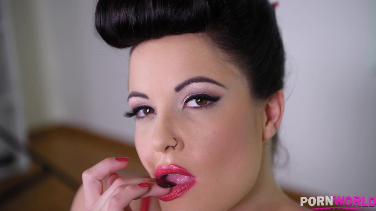 Pinup's Pussy Tease - PornWorld