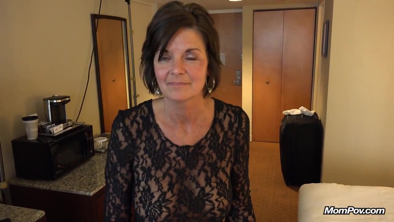 Country MILF gets a big facial
