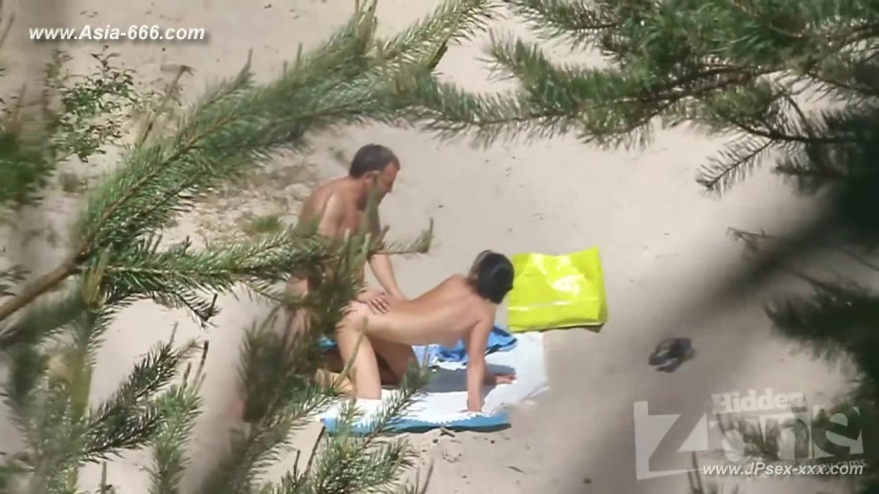 peeping Naturist Beach.40