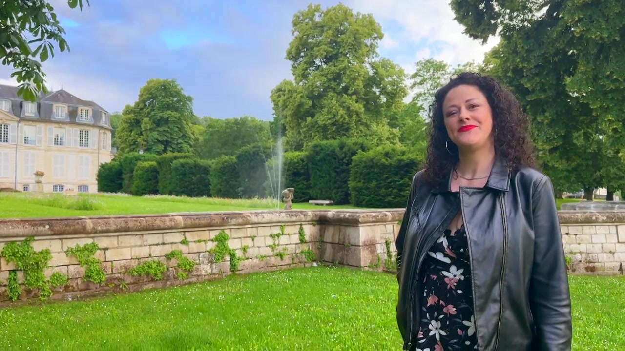 Kira, 32, rushes without pressure towards more hard... - Jacquie et Michel TV