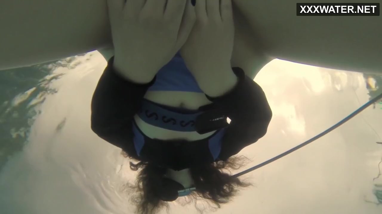 Emi Serene Masturbates Underwater In The Pool